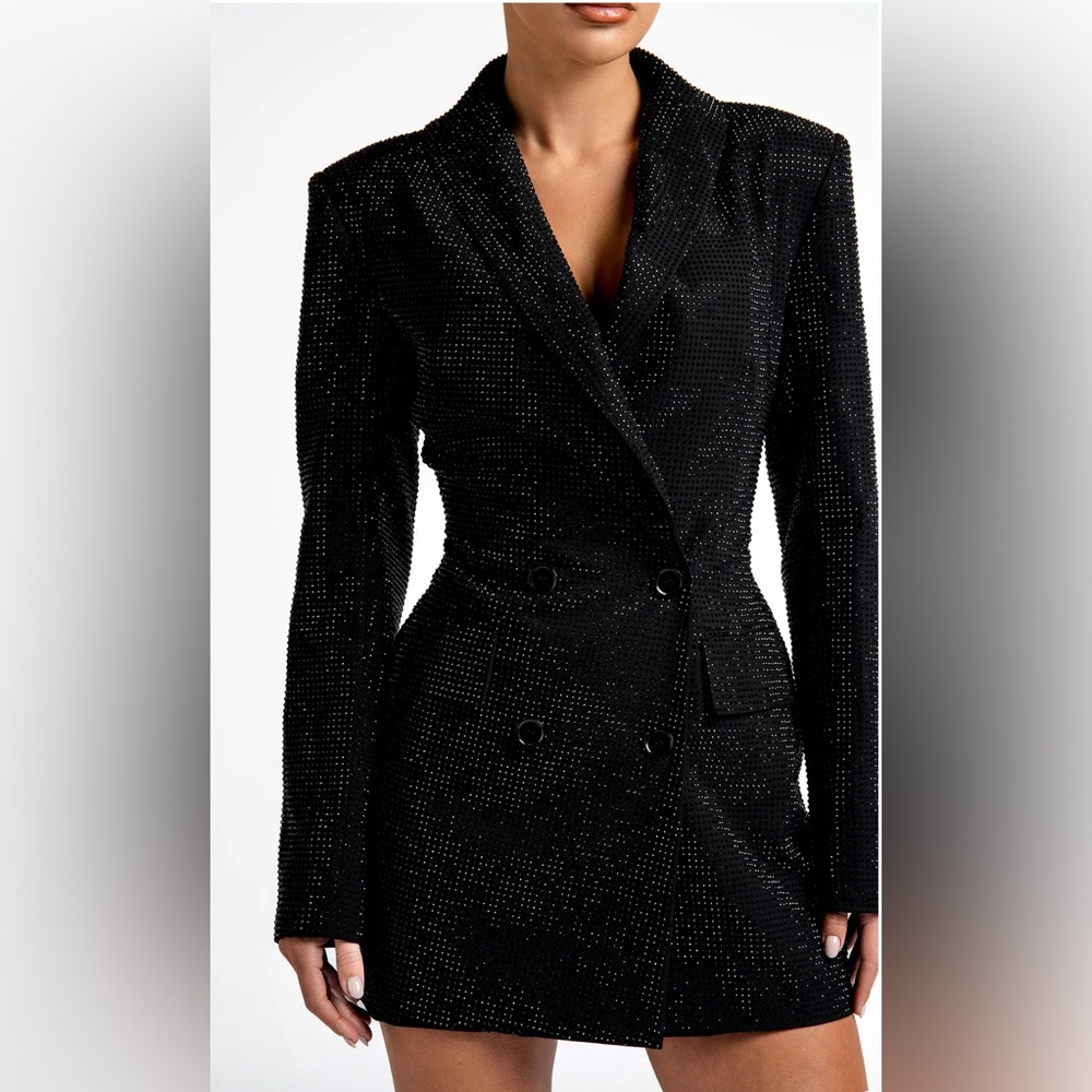 Elegant Black Blazer with Subtle Sparkle
